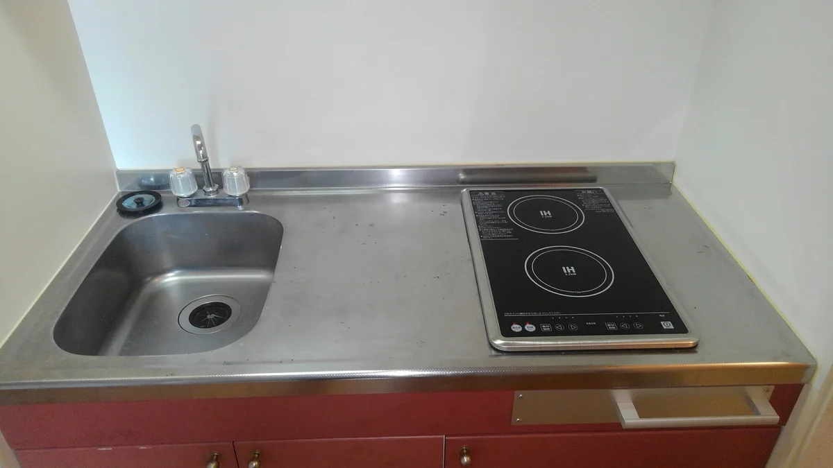 ２口コンロ。シンクも広めです。