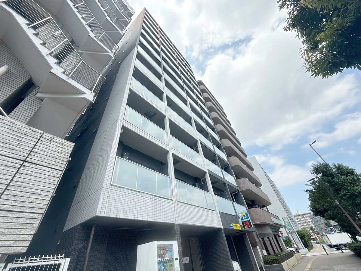 写真はお部屋のイメージです。ラグなどの室内装飾はございません。