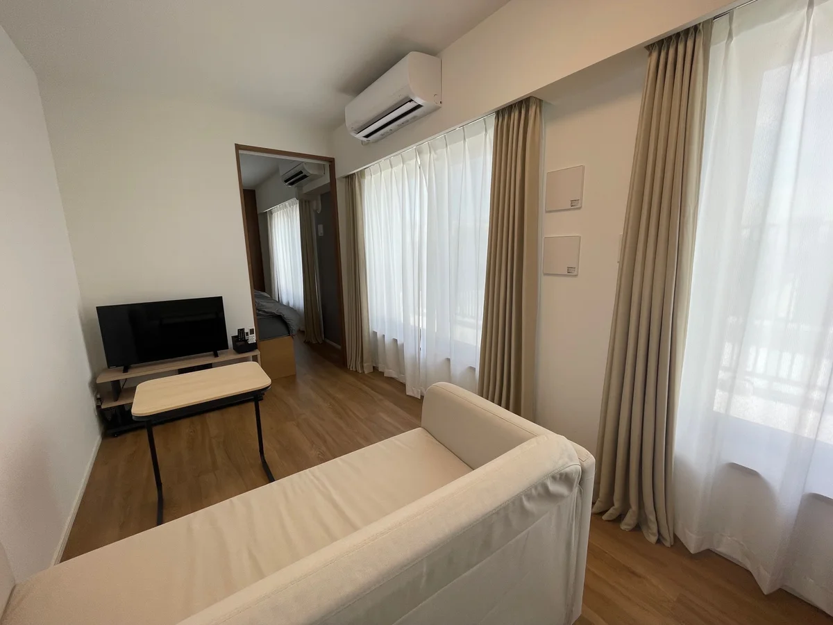 明るい日差しが差し込む、気持ちのいいお部屋です