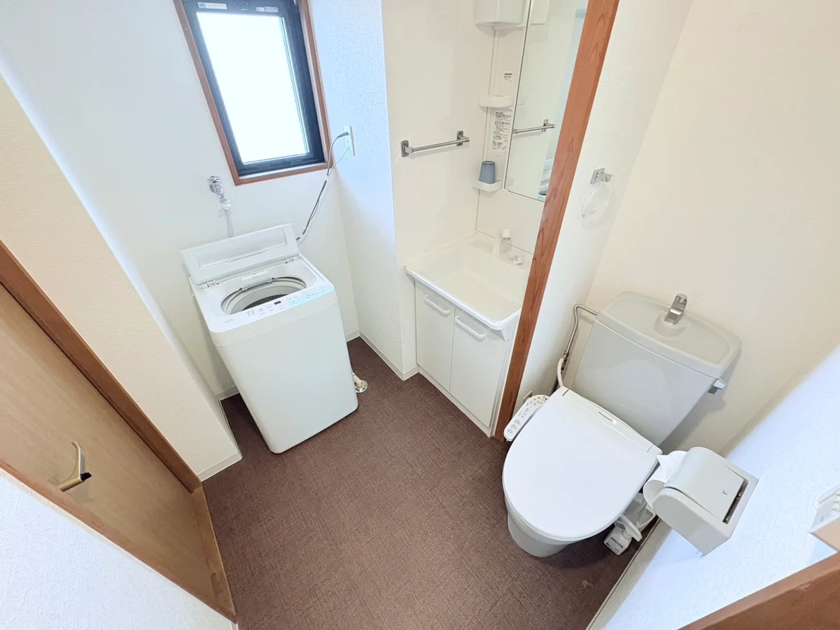 嬉しい独立洗面台付★☆忙しい朝でも余裕をもって身だしなみが整えることができます♪