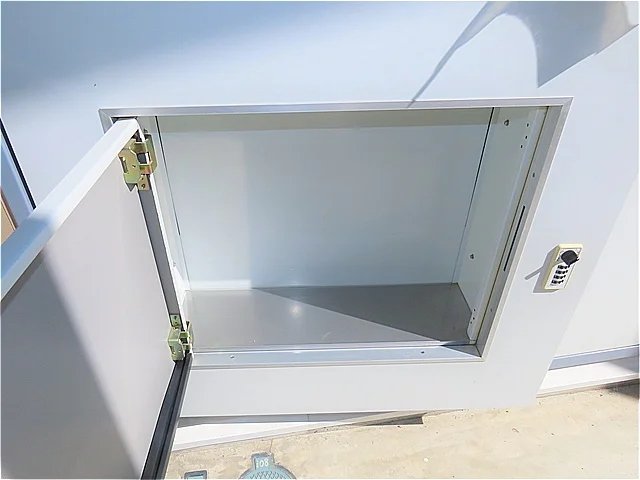 玄関扉に宅配ボックスあり