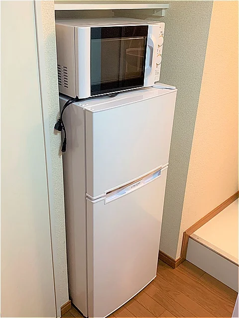 電子レンジ、冷蔵庫完備