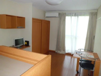 ベッドや机など、便利な設備がいっぱいです。