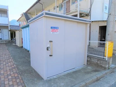 敷地内にゴミ庫が設置されておりゴミ捨てに便利です