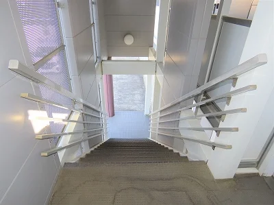 階段上からのアングルです