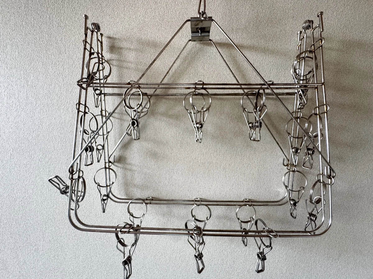 洗濯干しグッズもございます。コインランドリー派は車で１分の場所にございます。