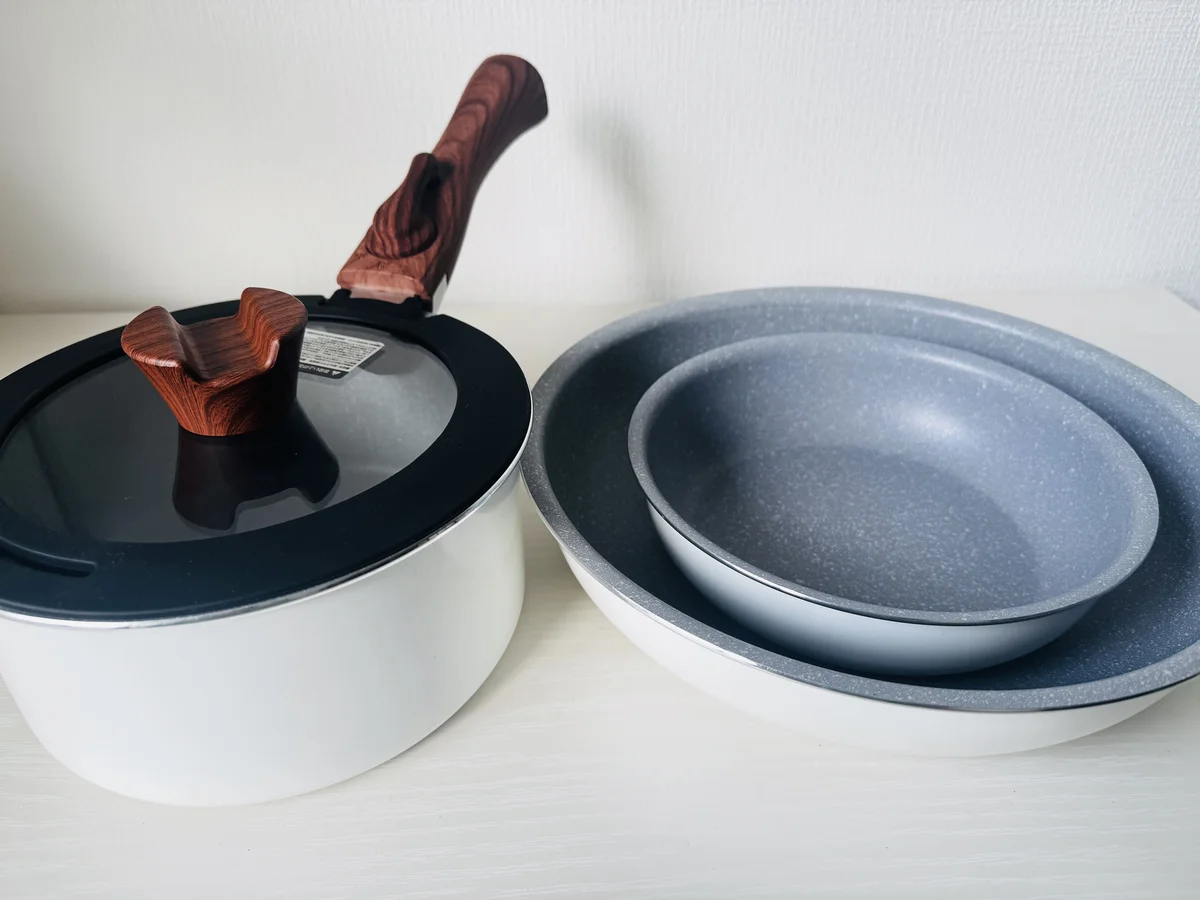 フライパン等も揃ってます