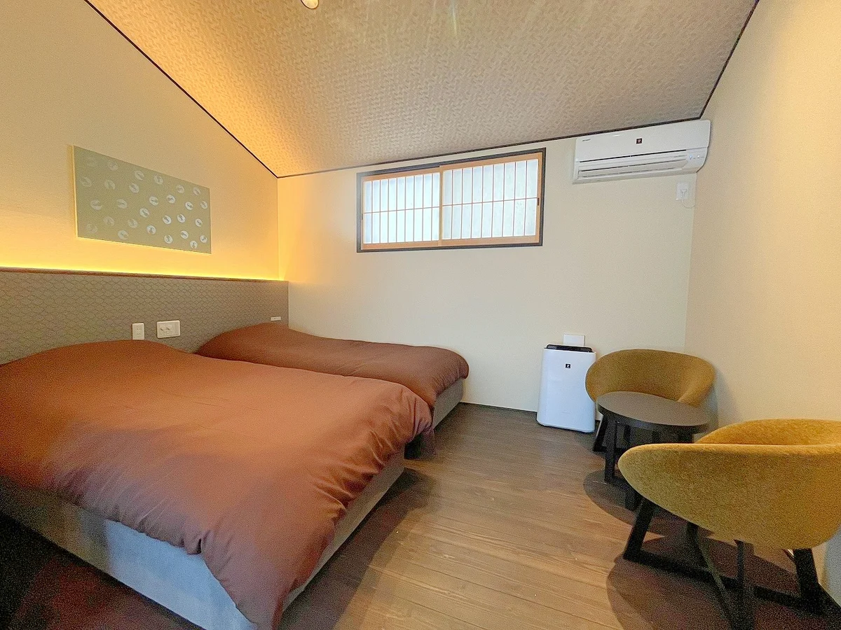 ２階 洋室６.3帖のお部屋は寝室となっております♪シングルツインベッドです◎