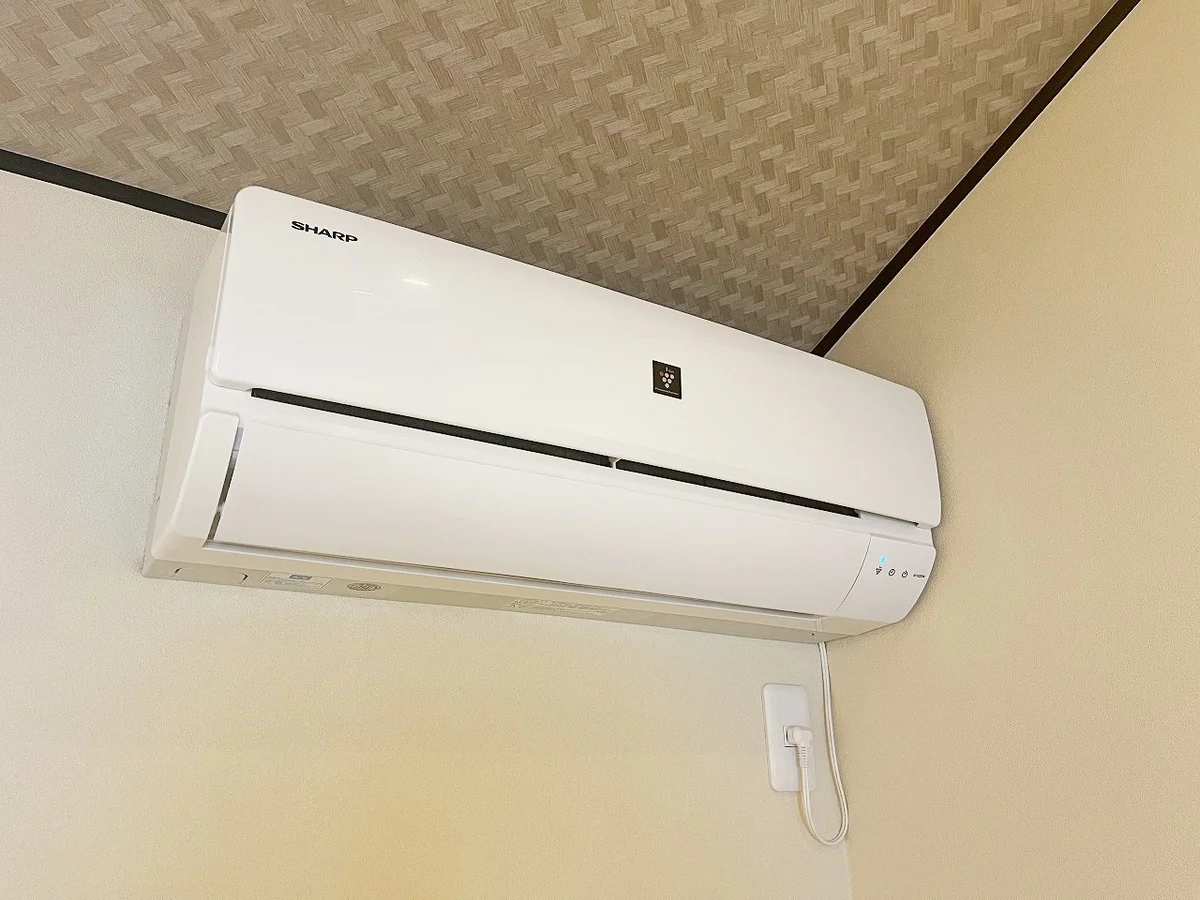 洋室にもエアコンがありますよ☆