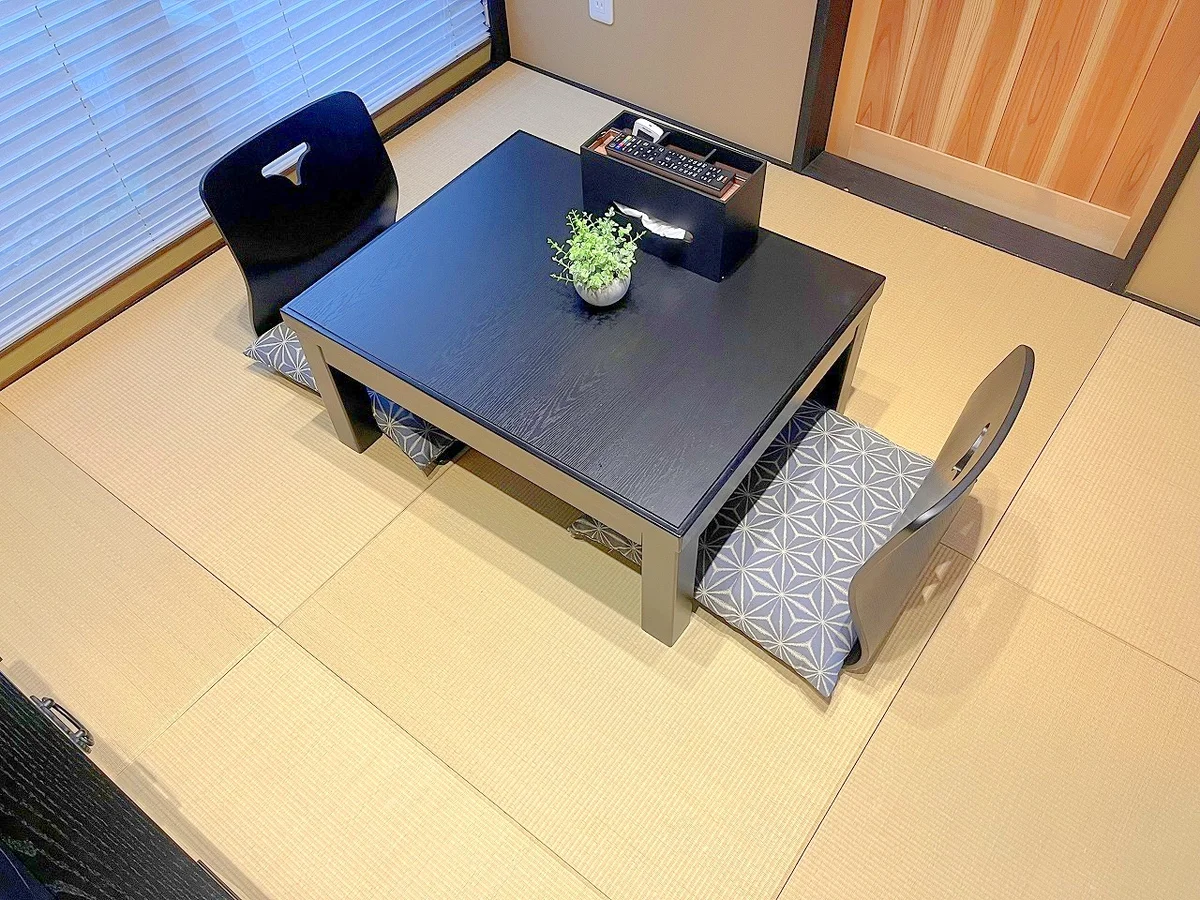 和室４帖のお部屋です☆テーブルセットもあるのでテレビを見るのにもぴったりです♪