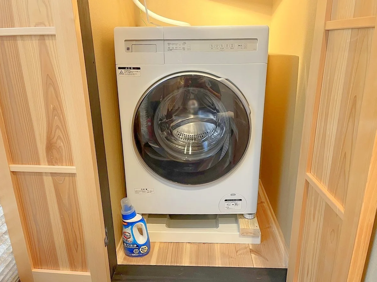 ドラム式洗濯機を設置しています♪乾燥機能も付いていてとても便利です☆