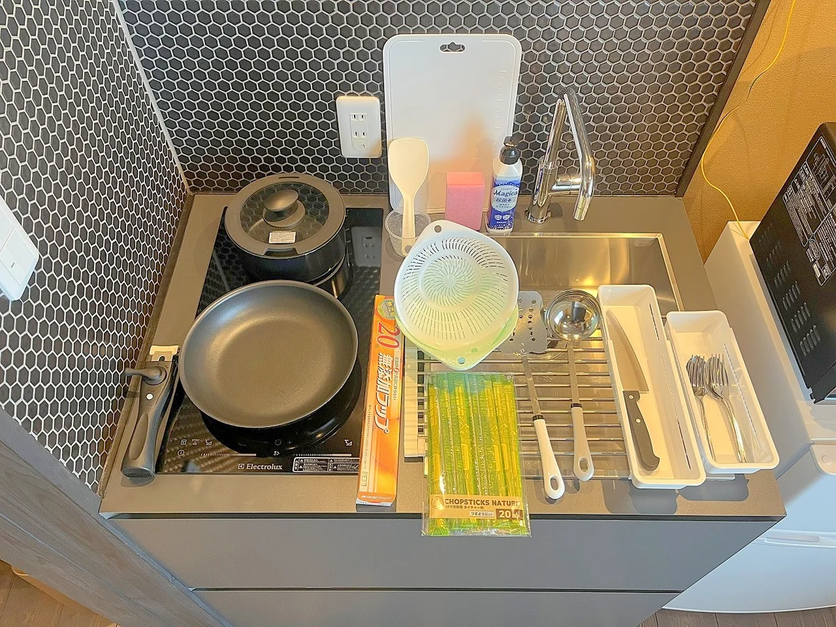 フライパンやラップなど調理器具をご用意しています🍳消耗品は無くなるまでご利用いただけます♪