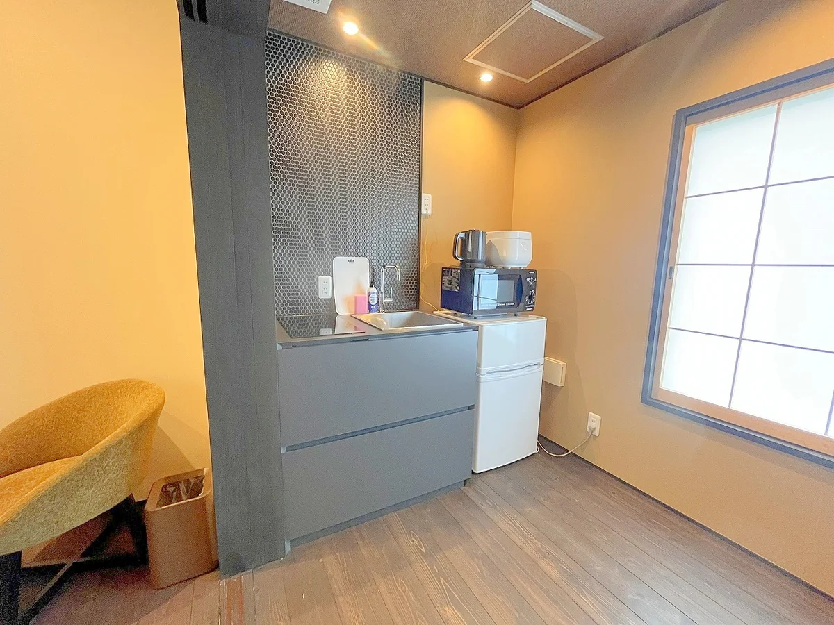 ２階キッチンスペースです☆2口IHコンロ付きキッチンです♪