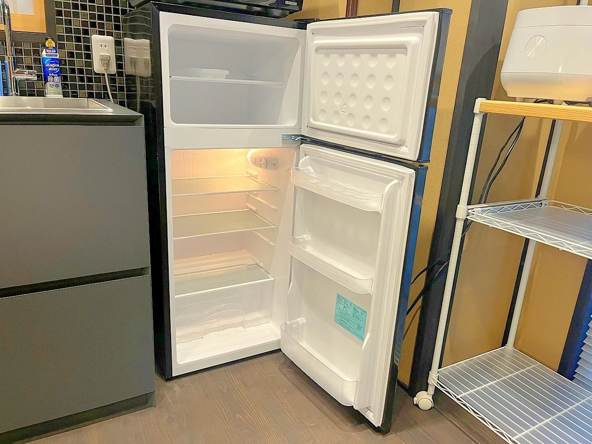 2ドアタイプの冷蔵庫です❄冷凍室もあるのは嬉しいですね♪