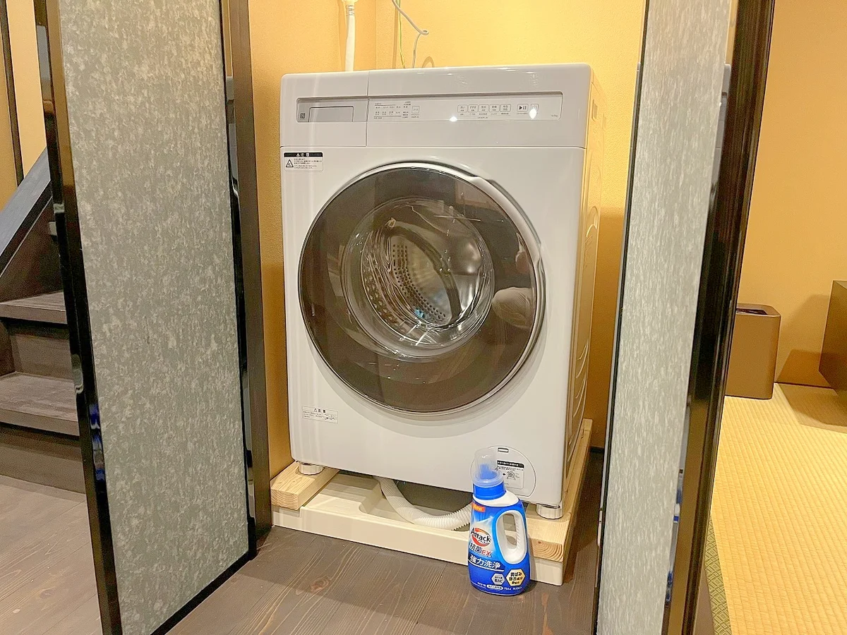 乾燥機能付きドラム式洗濯機をご用意しています☆洗剤は無くなるまでご利用いただけます◎