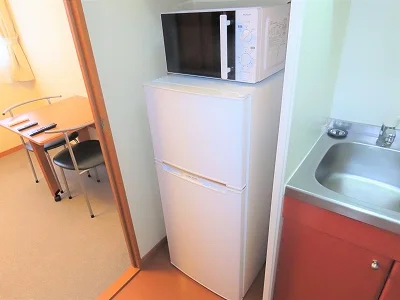 電子レンジ、冷蔵庫完備