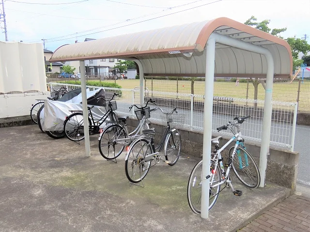 屋根付き駐輪場あり