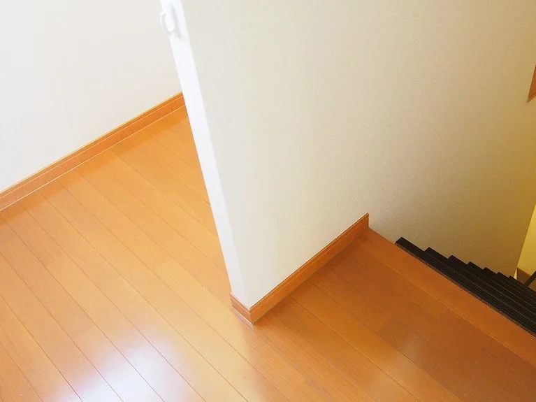 階段横にスペースがあり、お部屋を広く活用できます