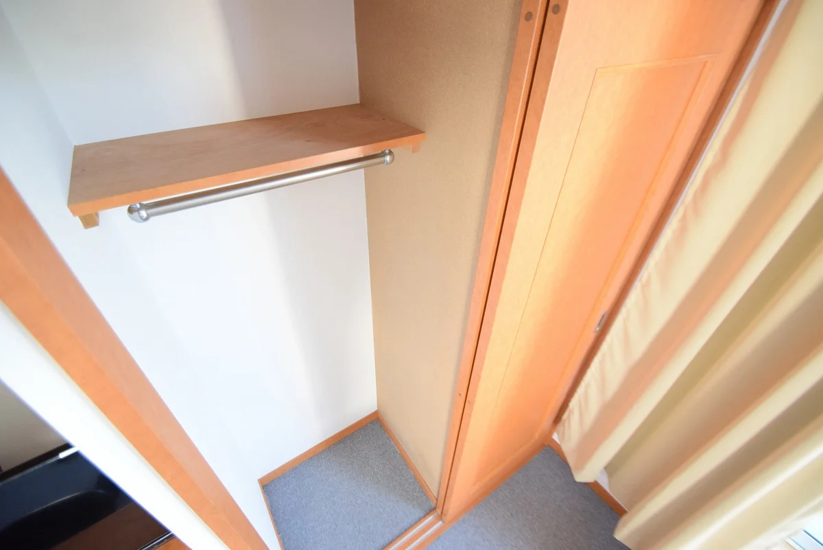 1階フローリング、2階絨毯。現況を優先