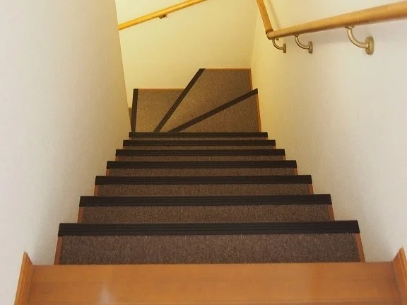 2、3階は1階に玄関がある内階段のお部屋です