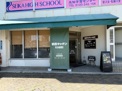 高知駅周辺の飲食店街まで徒歩１１分