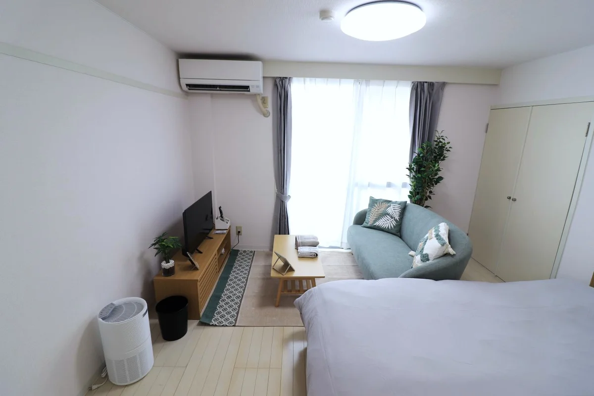 明るい御部屋を基調とした高知マンスリーマンション！　ナチュラルなインテリアの室内で自宅のようにリラックスできるお部屋です♪