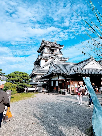 高知城まで車で１１分