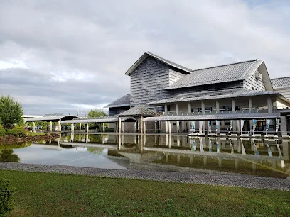 高知県立美術館まで車で１１分
