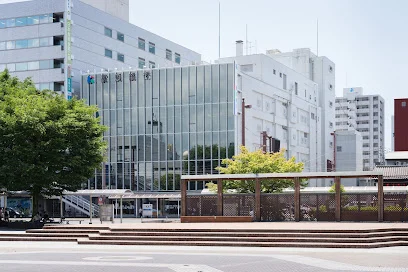 高知銀行本店まで車で９分