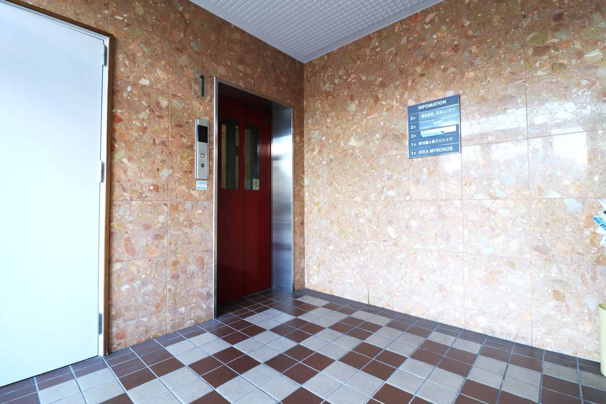 エレベーター付き！　上下階移動が楽々♪　重い荷物を持っていても安心！