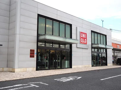 ユニクロ 生駒店まで車で９分