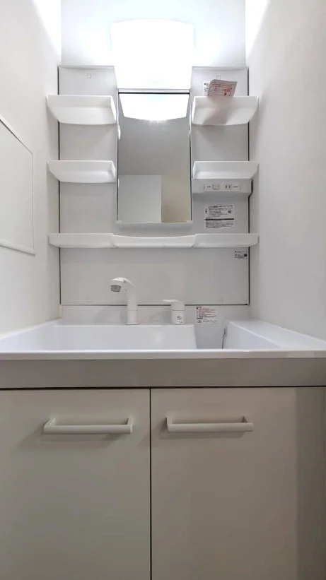 綺麗な独立洗面台♪