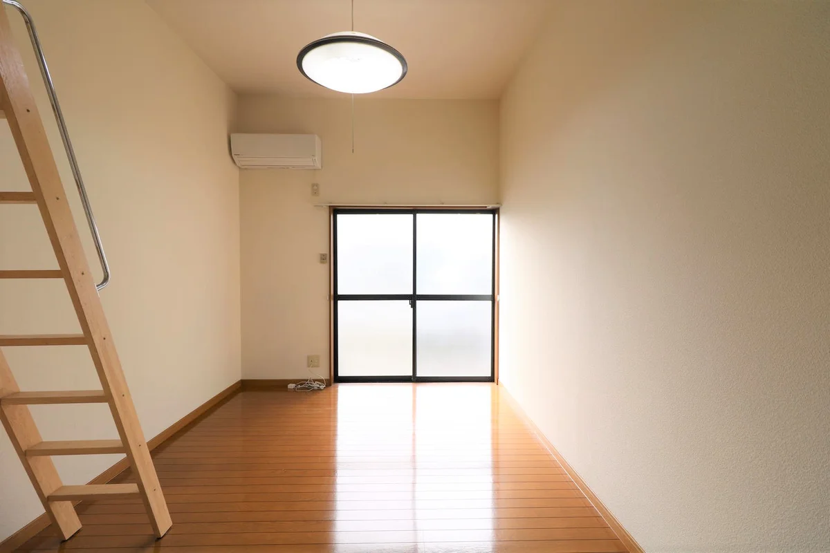 （※一部の号室で家具家電なし）１Ｆフローリング仕様・２Ｆ絨毯仕様