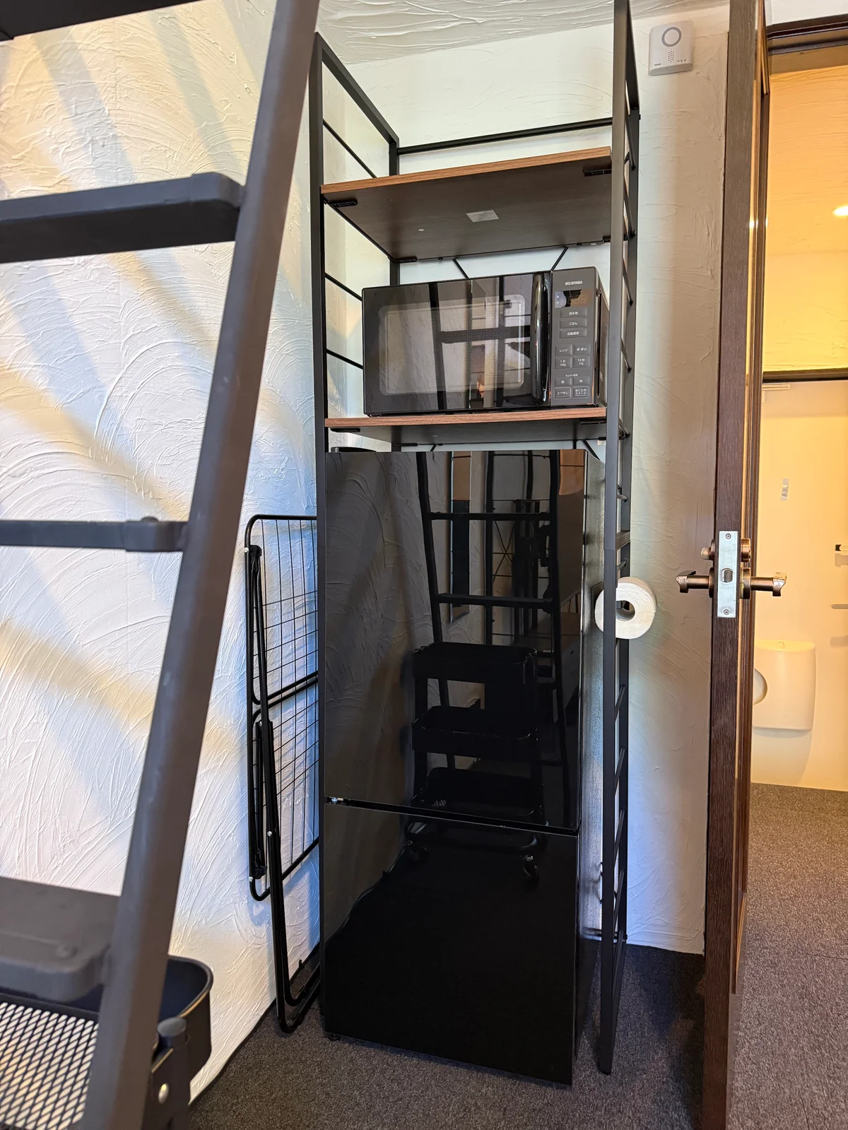 冷蔵庫、電子レンジ、キャスター付き収納