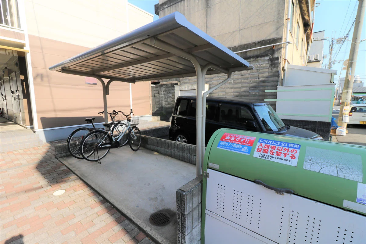 屋根付き駐輪場を完備（無料）