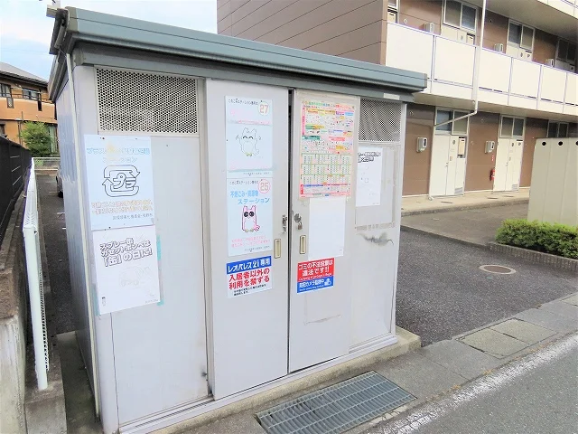 敷地内にゴミ庫が設置されておりゴミ捨てに便利です