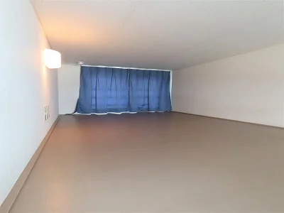 ロフトにはカーテンや電気、コンセントもあります