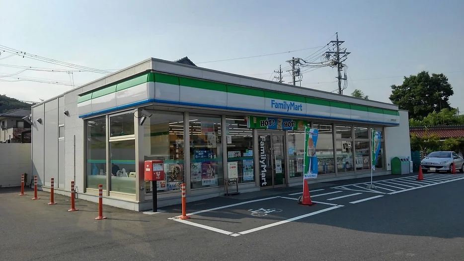 コンビニニエンスストア　120m　徒歩2分