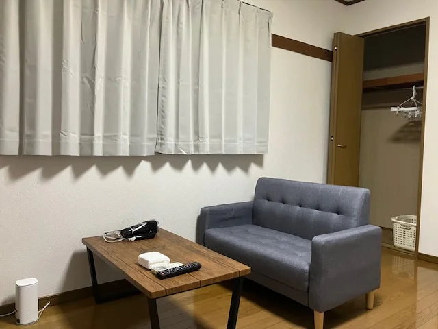 ソファー、ローテーブルがございます。