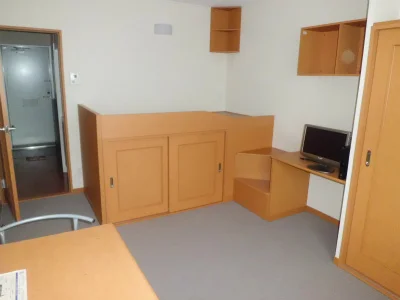 ベッドの下も収納です。