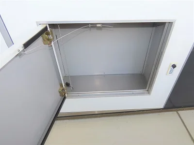 玄関扉に宅配ボックスあり