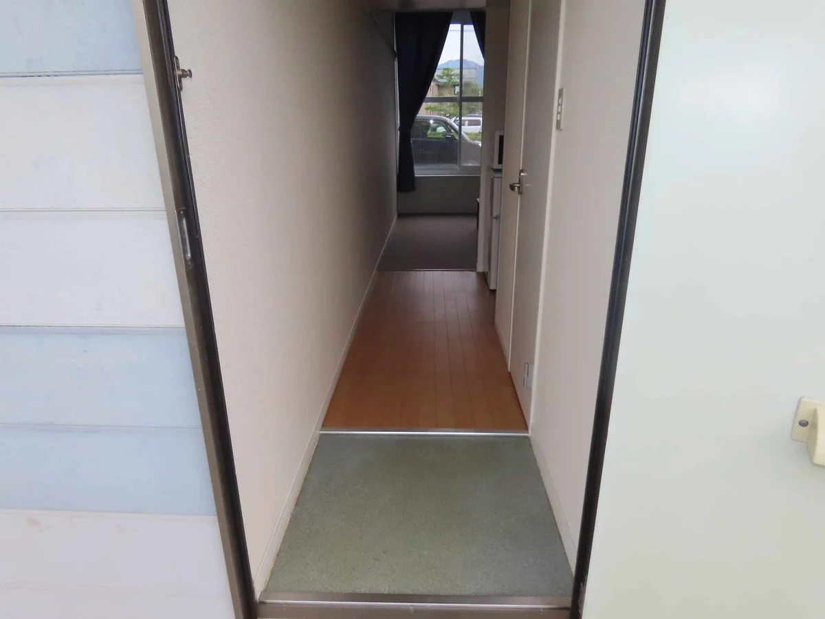 玄関からのアングルです