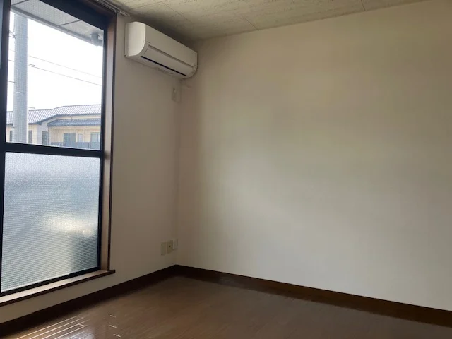 家具家電設置前のお部屋です。（TV・ローテーブル・ソファー・ベッド・冷蔵庫・姿見等が付きます。）