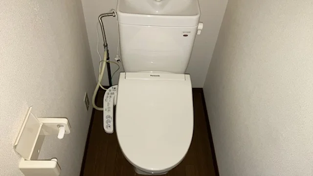 暖房洗浄便座（トイレ掃除用具付）