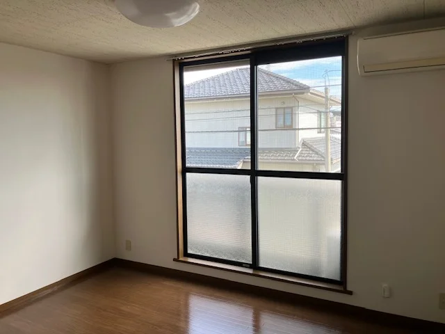 家具家電設置前のお部屋です。（TV・ローテーブル・ソファー・ベッド・冷蔵庫・姿見等が付きます。）