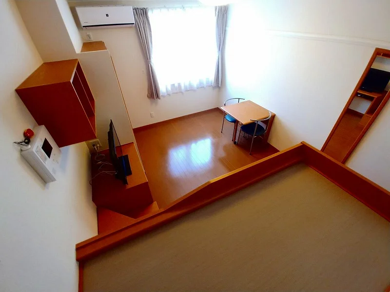 居室：　1階　フローリング