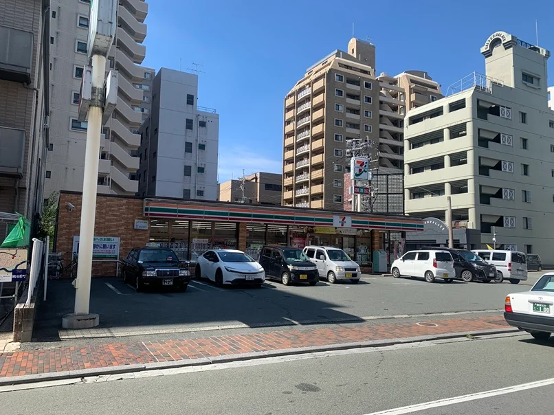 目の前がセブンイレブン♪