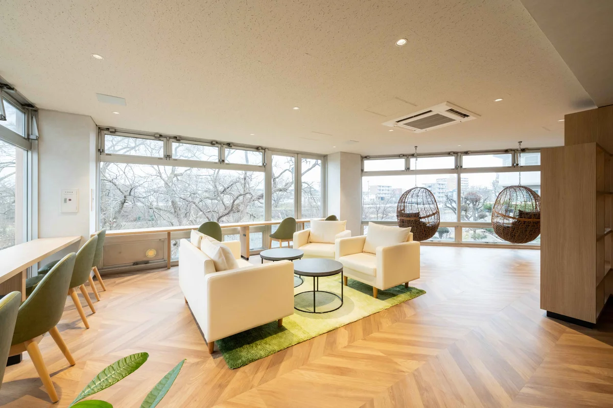 2024年改修済み。コンセント付カウンターデスクがありPC作業・勉強に最適です♪