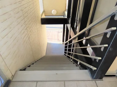 階段上からのアングルです