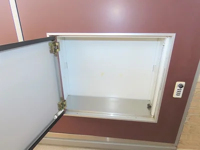 玄関扉に宅配ボックスあり